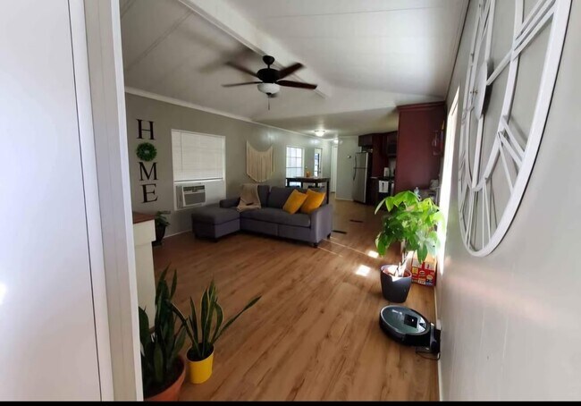 Foto del edificio - 9646 St Clair Rd