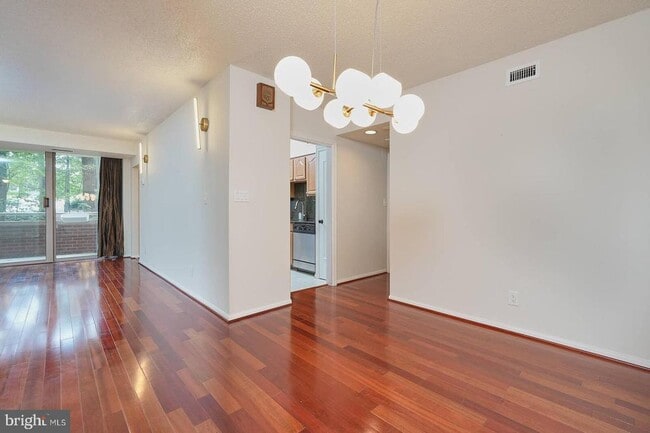 Foto del edificio - 5802 Nicholson Ln