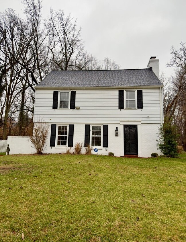 Primary Photo - Spacious 3-Bedroom House with Modern Ameni...