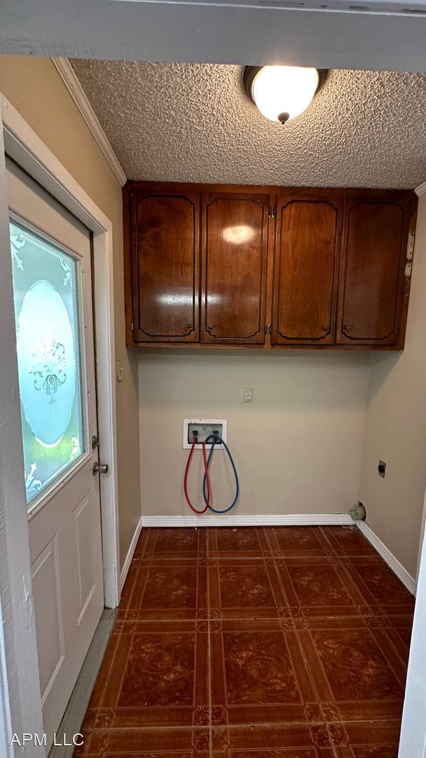 Building Photo - 3 br, 1.5 bath House - 107 Westside Dr