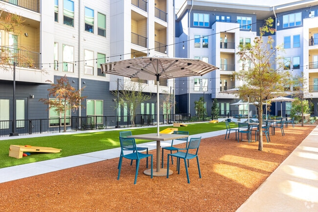 Garden Courtyard - The View at Sapphire Bay