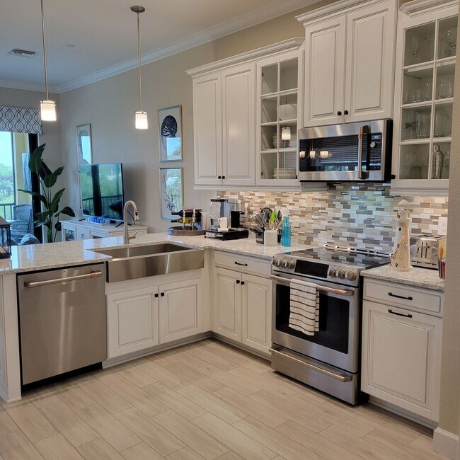Foto del edificio - Seasonal/short term 4/3 BRAND NEW townhome...