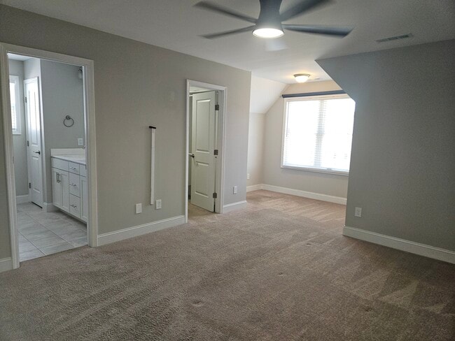 Building Photo - 2123 Blue Bonnet Cir