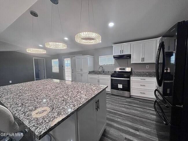 Foto del edificio - 14741 Bocalusa Ave