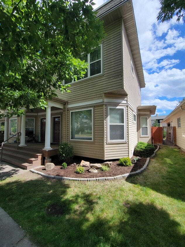 Townhouse - 4009 Oleary St