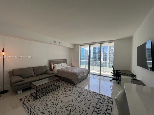 Building Photo - 1300 Brickell Bay Dr