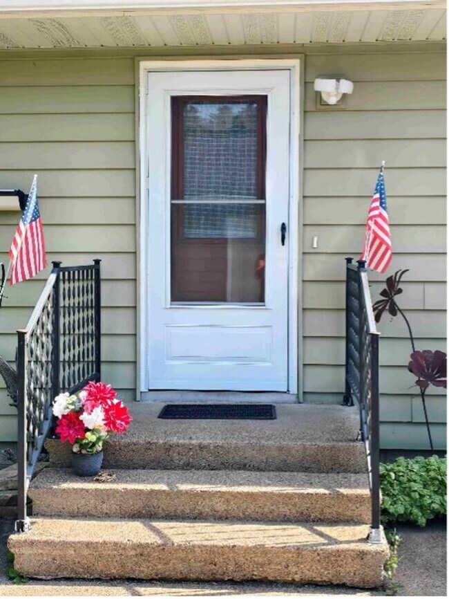 Foto del edificio - Click the “Apply Now” button or email wapmrentals@gmail.com for a prompt response.