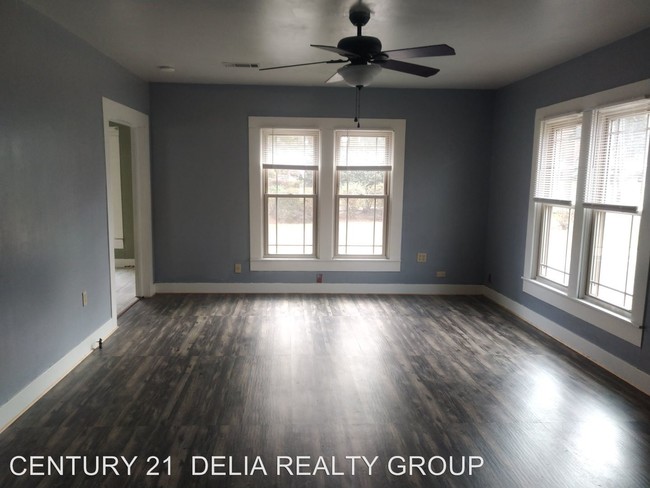 Building Photo - 3 br, 2 bath House - 120 South Texas St.