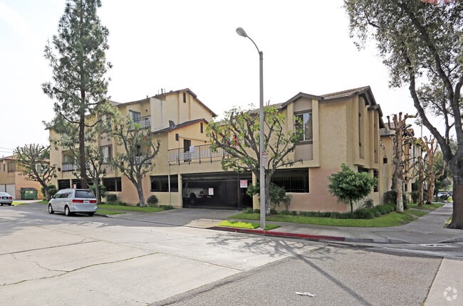 Building Photo - 301 S Birch St