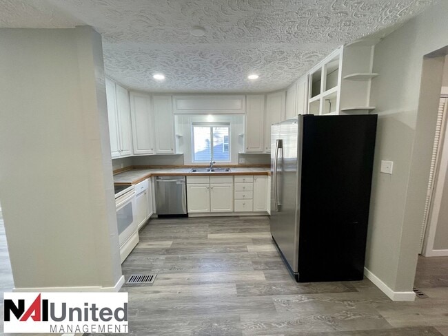 Building Photo - Fully renovated 3 beds, 1 bath home for rent.