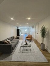 Building Photo - 507 Main St