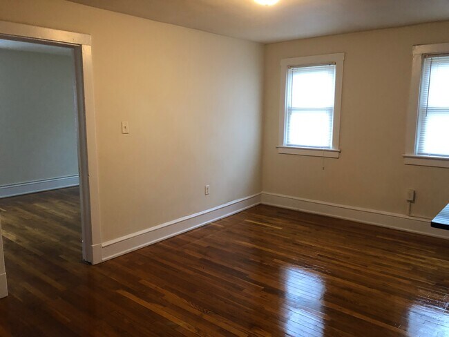 Building Photo - 1207 W 47th St