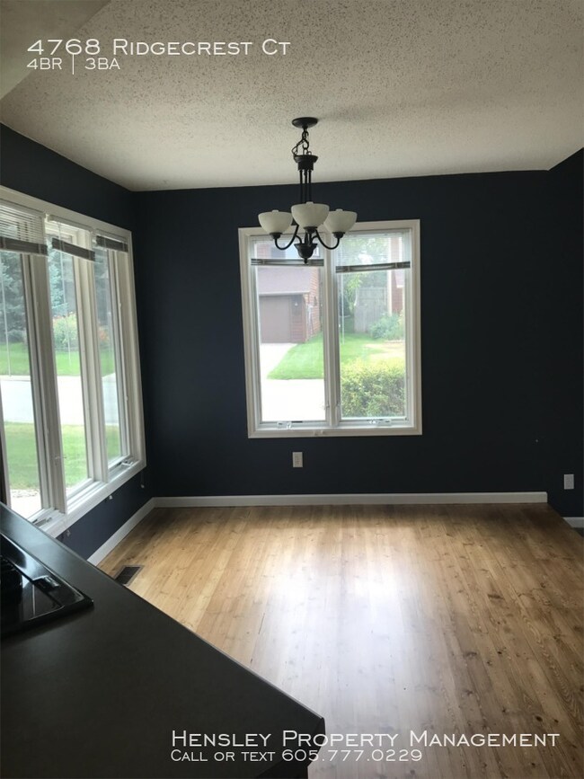 Foto del edificio - 4768 Ridgecrest Ct