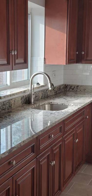 Foto del edificio - 1264 E 69th St