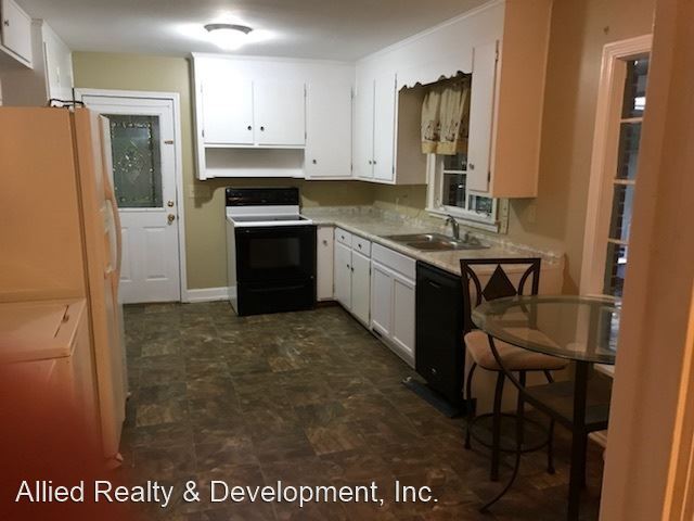 Building Photo - 3 br, 2.5 bath House - 2 Lakeshore Drive