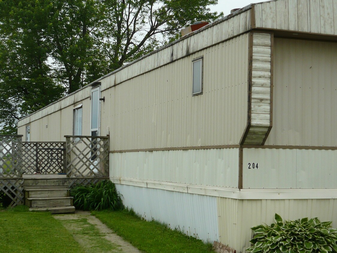 204 Argyll Dr Unit 204, Fairmount, IN 46928 Room for Rent in