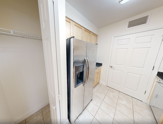 Foto del edificio - 126 Edgemere Rd