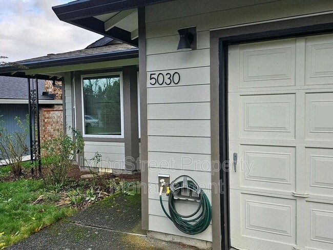 Foto del edificio - 5030 NE Roselawn St