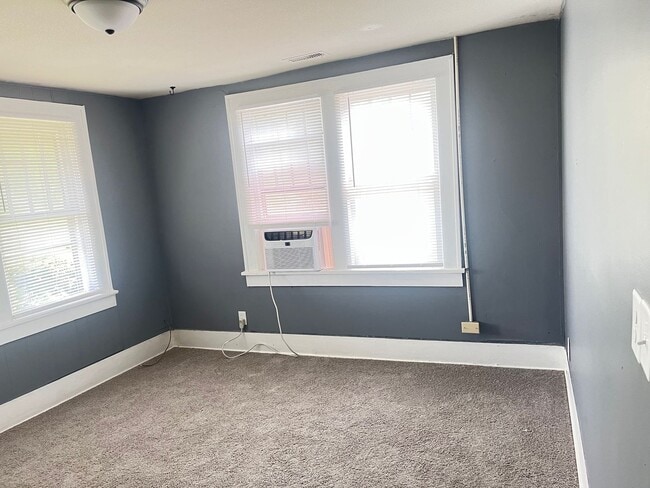 Building Photo - Cozy 2 Bedroom 1 Bath Townehome