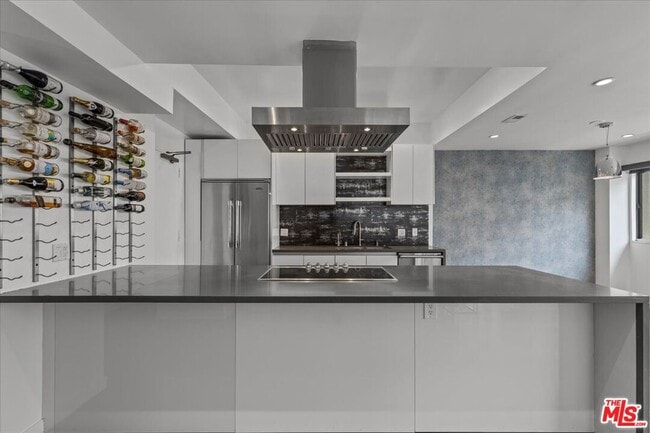 Foto del edificio - 10701 Wilshire Blvd