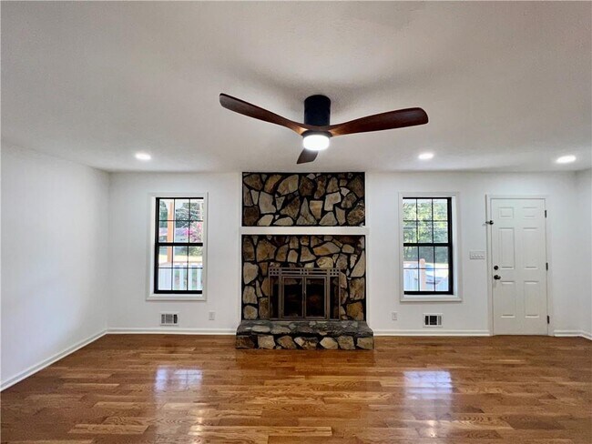 Foto del edificio - 1807 Merry Oak Rd SW