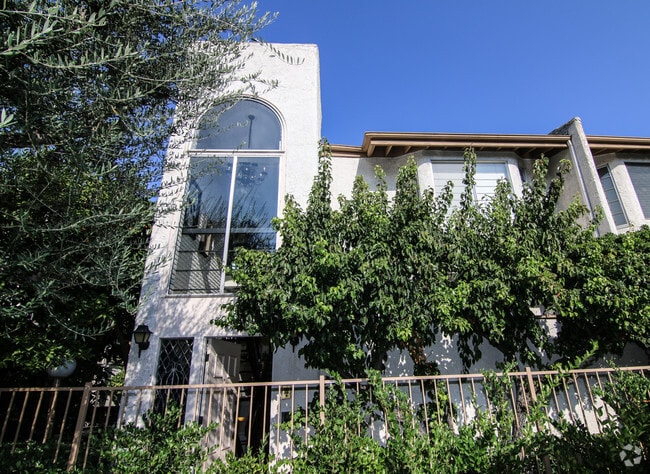 Building Photo - 5323 Coldwater Canyon Ave