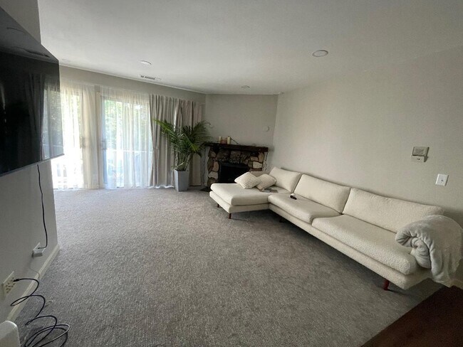 Foto del edificio - 1054 Driftwood Ct