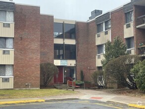 Building Photo - 963 High Path Rd