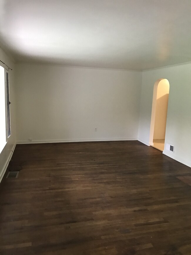 Foto del edificio - PRICED REDUCED 3 Bedroom House AVAILABLE A...