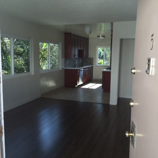 Primary Photo - 519 N Hayworth Ave