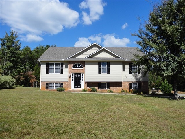 Primary Photo - 104 Eli Avenue