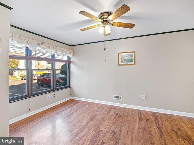 Foto del edificio - 122 Center Ct