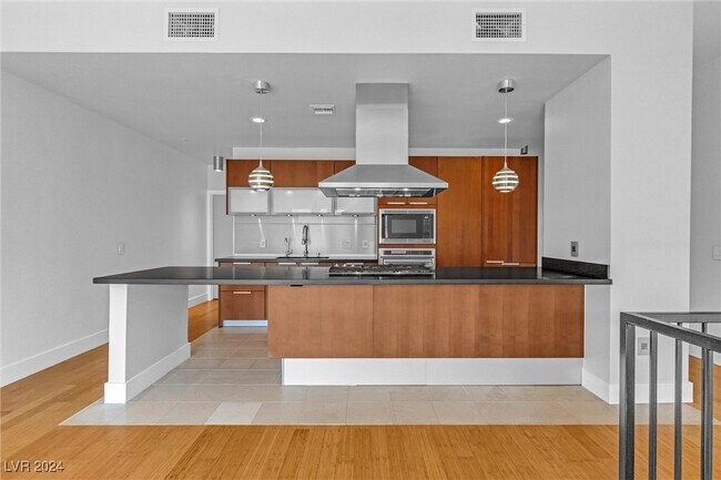 Building Photo - 2775 W Pebble Rd