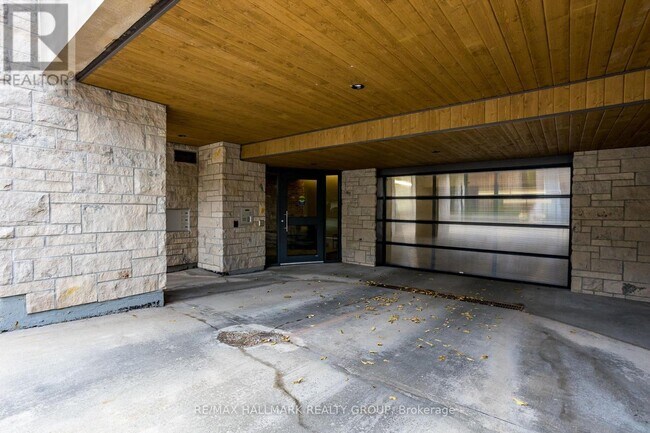 Building Photo - 12 Stirling Ave