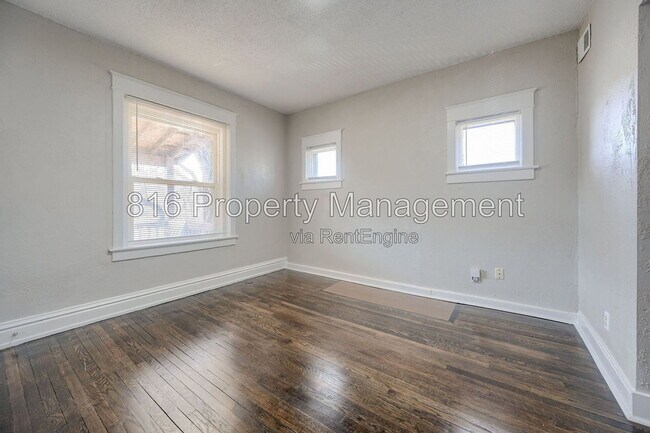 Foto del edificio - 2416 E 22nd St
