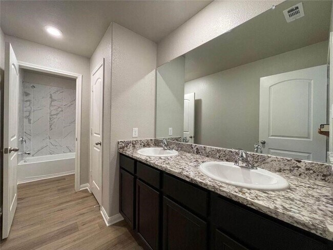 Building Photo - 313 Mount Vernon Way