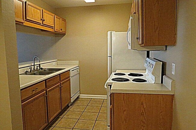 Building Photo - 2738 W Tharpe St
