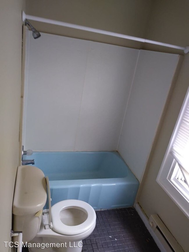 Building Photo - 4 br, 1 bath House - 710 W Elm St