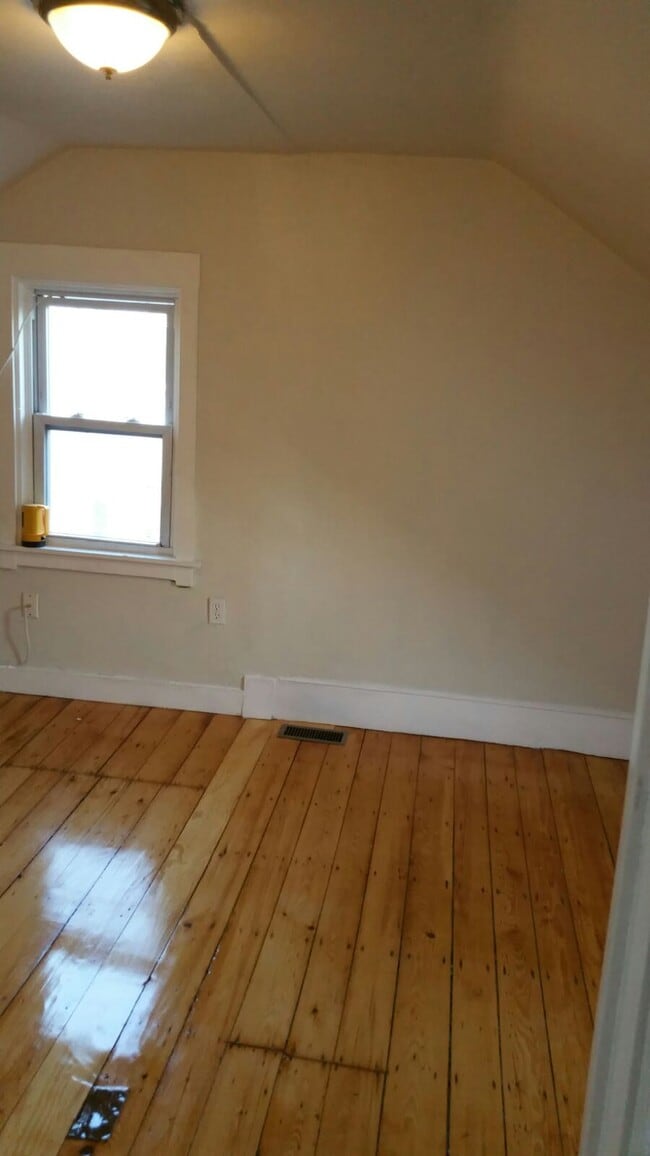 Building Photo - 17 Perrin St
