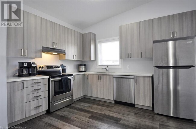 Building Photo - 550 Grey St