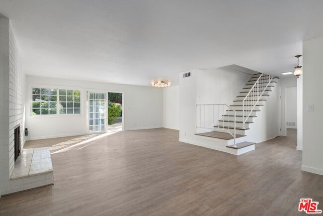 Foto del edificio - 24440 Martha St