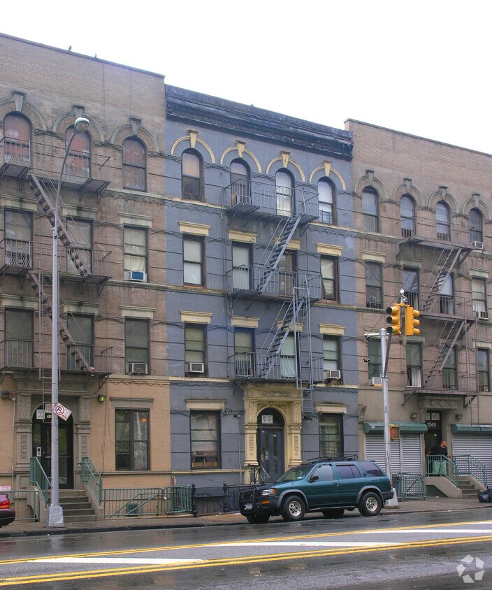 Foto principal - 1243 Webster Ave