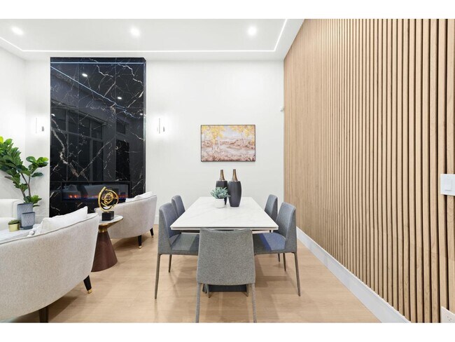 Photo du bâtiment - 16935-1690A 0A Ave