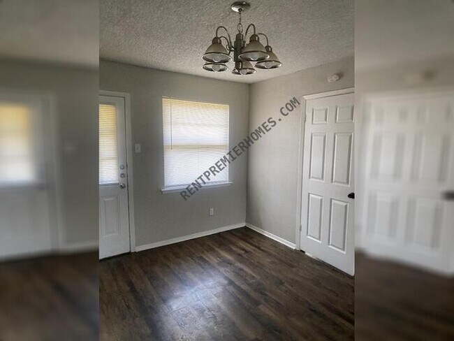 Photo - 514 Glencairn Dr House