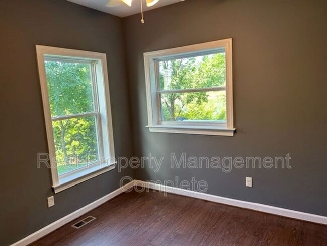 Building Photo - 5007 Killam Ave