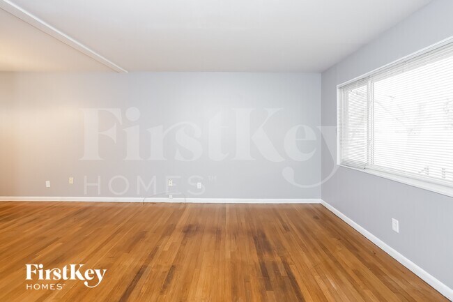 Foto del edificio - 1095 Ozment Dr