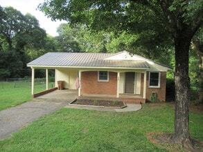Building Photo - 208 Crescent Ct