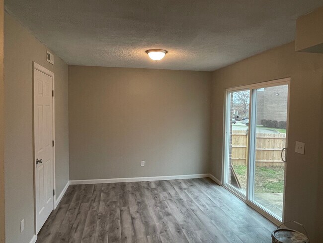 Foto del edificio - 524 Greenfield Ln