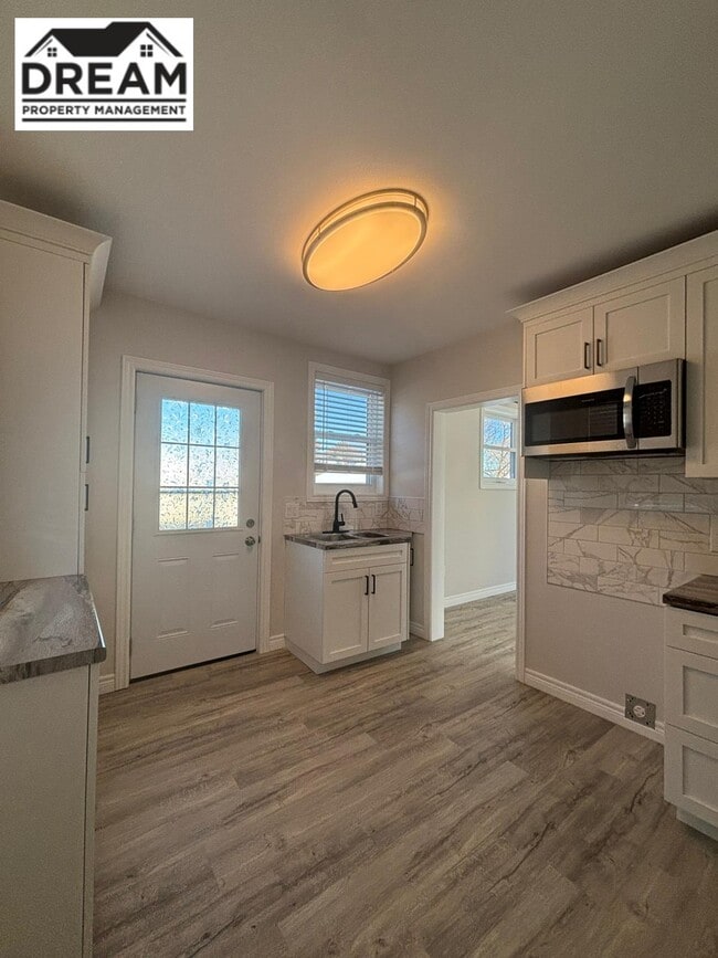 Building Photo - 210 Ross Ave