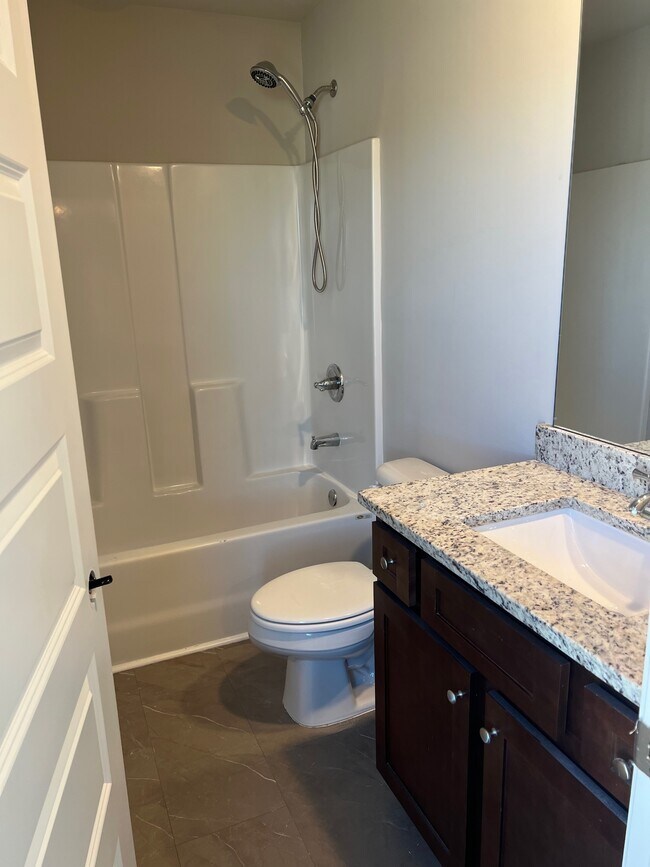 Foto del edificio - 2120 Birch Mountain Run